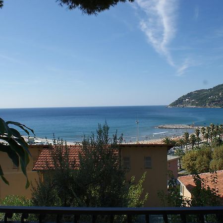Appartamenti La Pineta Marina dʼMarina dʼAndora Extérieur photo