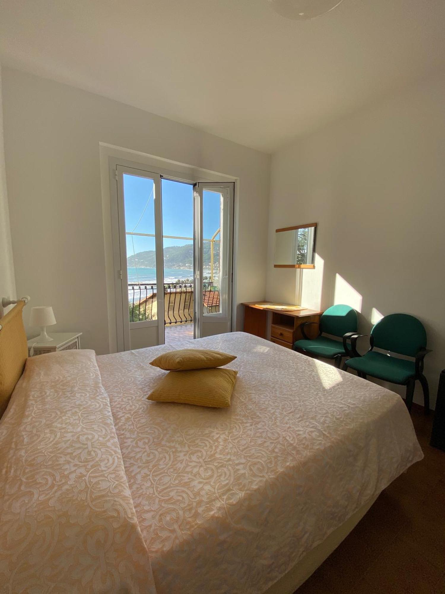 Appartamenti La Pineta Marina dʼMarina dʼAndora Chambre photo